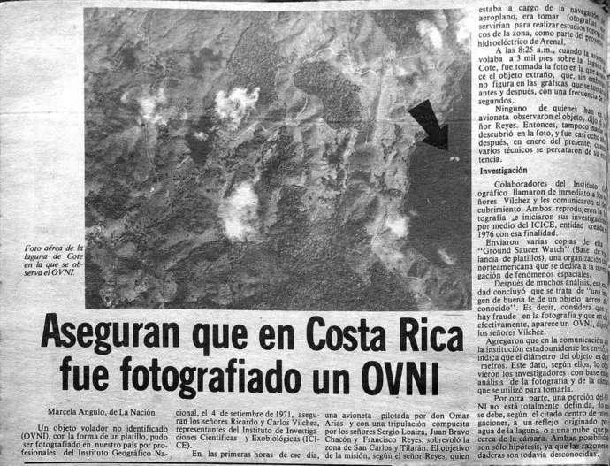 Recorte de periódico con el título: aseguran que en Costa Rica fue fotografiado un OVNI